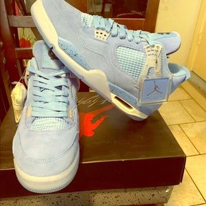 UNC Jordan’s retro 4